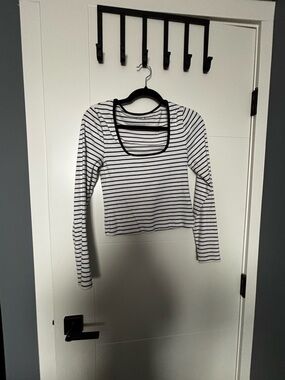 Abercrombie & Fitch Black and White Striped Scoop Neck Long-Sleeve Crop Top